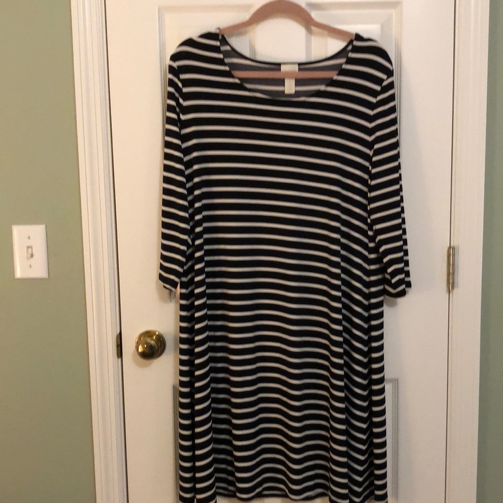 Smart, Versatile Striped Dress from Chicos Size 2 (Fits 12-14)  Excellent Cond